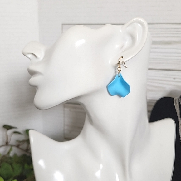 Boho Blue Multi Strand Petal Necklace Earrings Set New - Picture 7 of 7